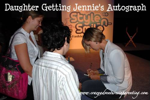 Daughter getting Jennie's Autograph