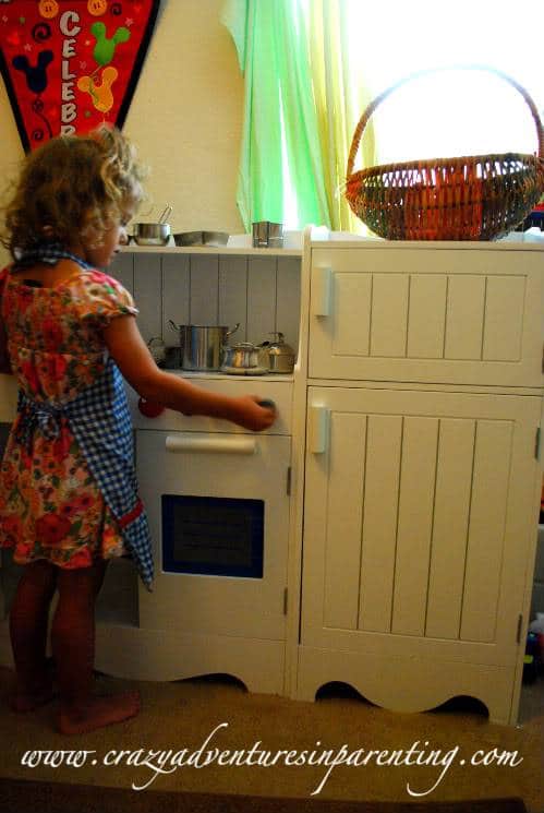 Constructive Playthings Classic Wood Kitchen Set