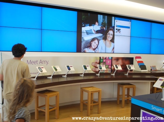 microsoft store phone display