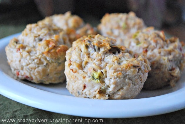 comer muffins de frango limpos feche