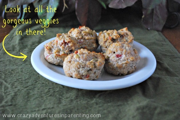  muffins de pollo para comer limpios verduras magníficas