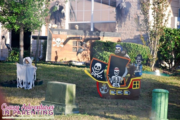 awesomely decorated halloween house