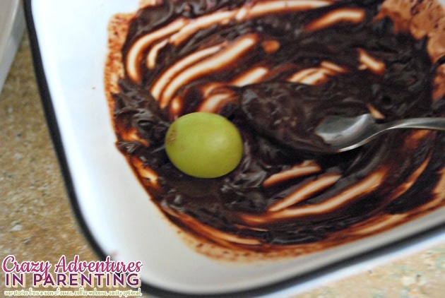 cover grape in chocolate