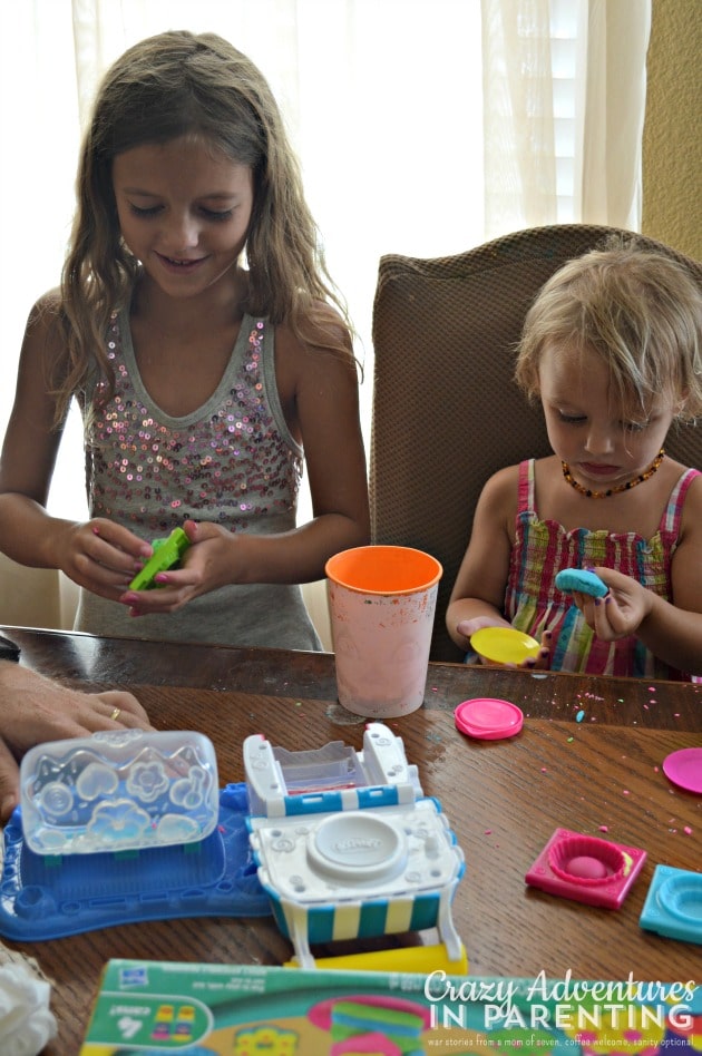 Play-Doh Double Desserts fun between sisters