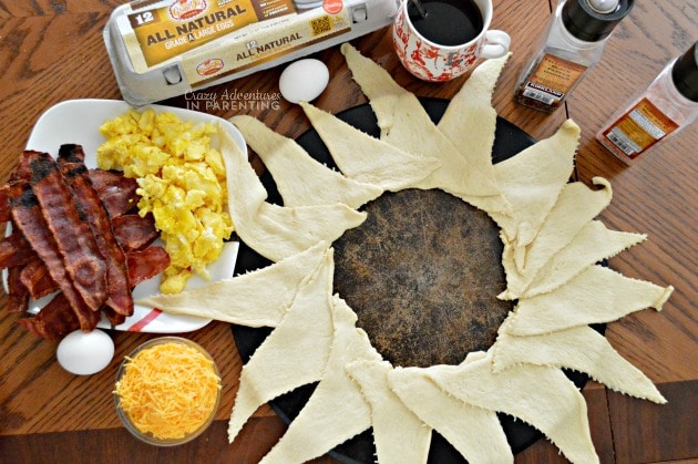 Bacon Egg and Cheese Breakfast Ring