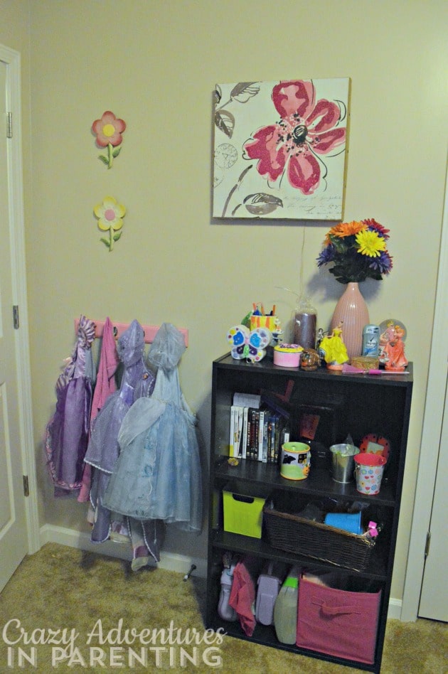 girls' bedroom bookcase