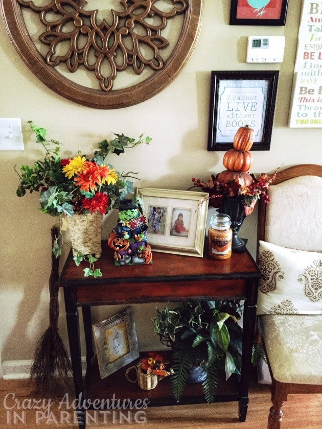 Halloween decor table