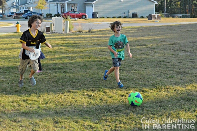 frisbee soccer sneak