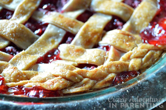 raspberry pie with sugar crust