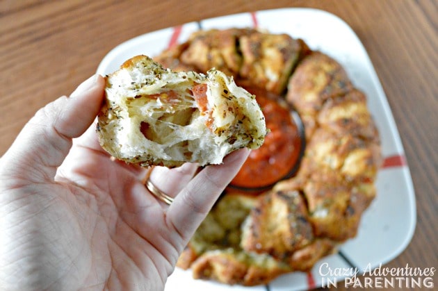 insides of pepperoni pizza pull-apart monkey bread