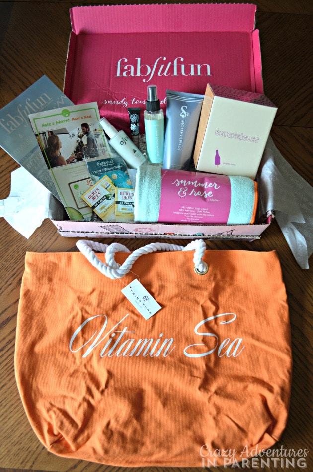 Contents of the FabFitFun summer box