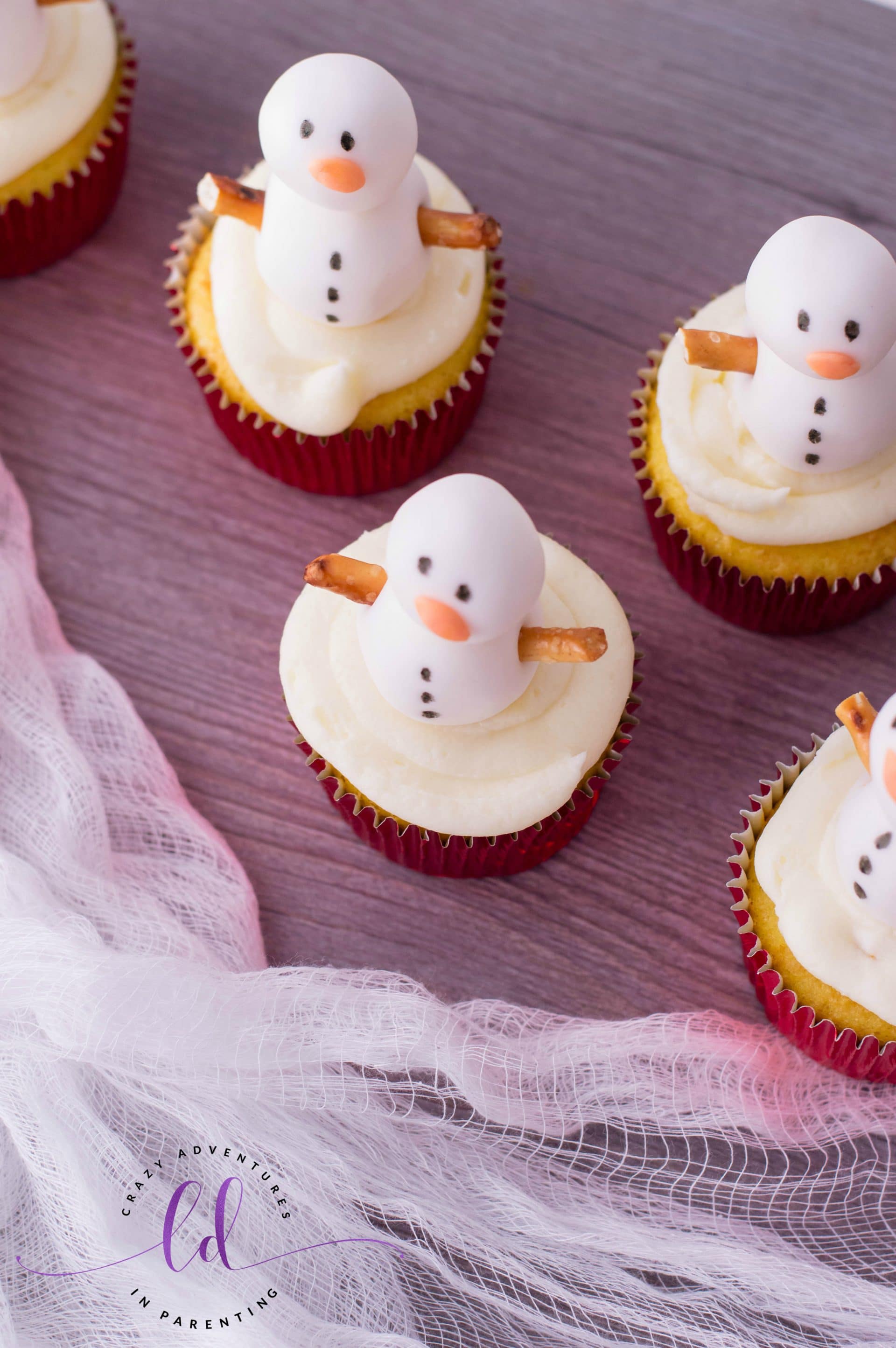 Adorable Snowman Cupcakes