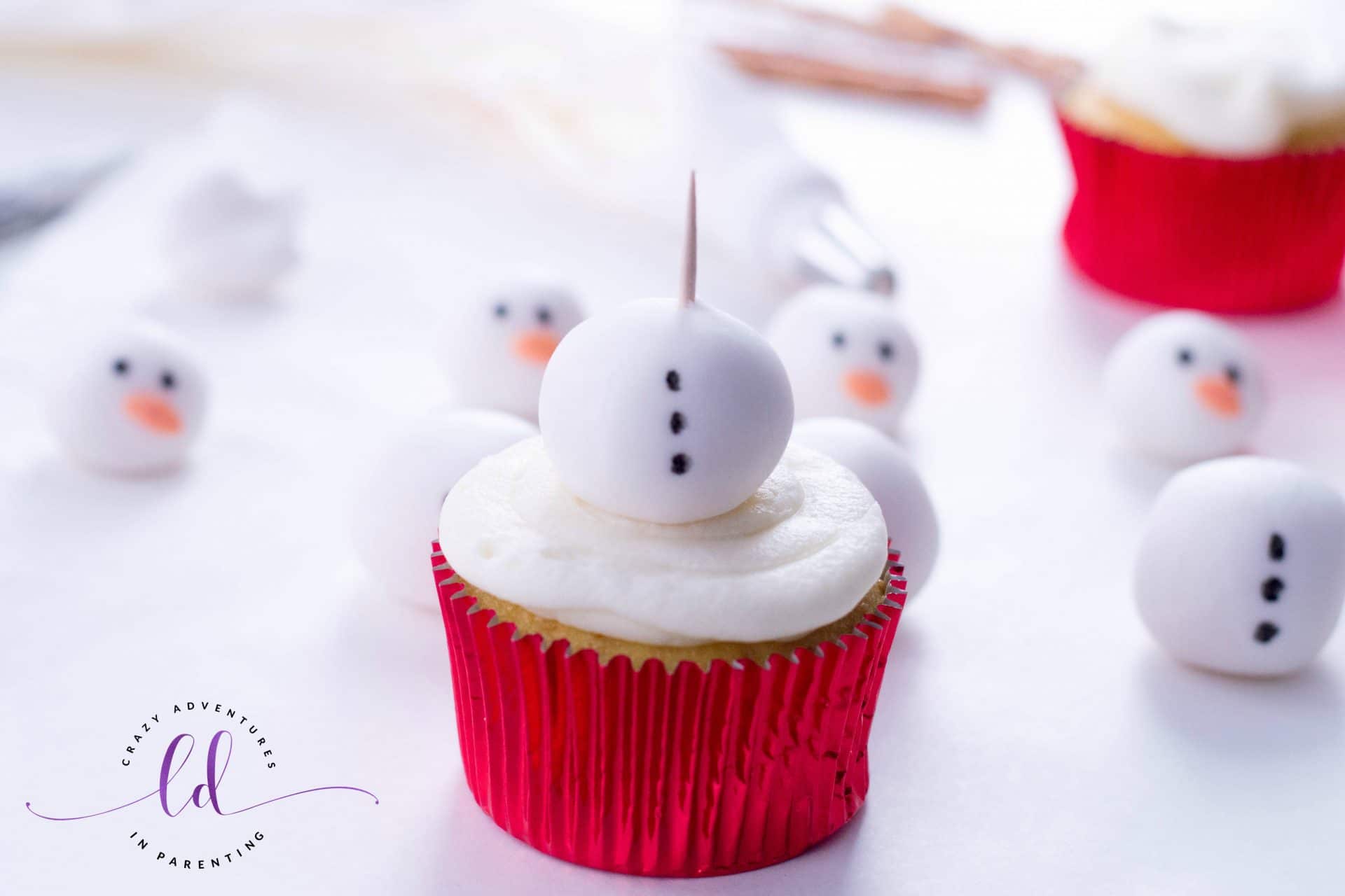 Building Snowman Cupcakes