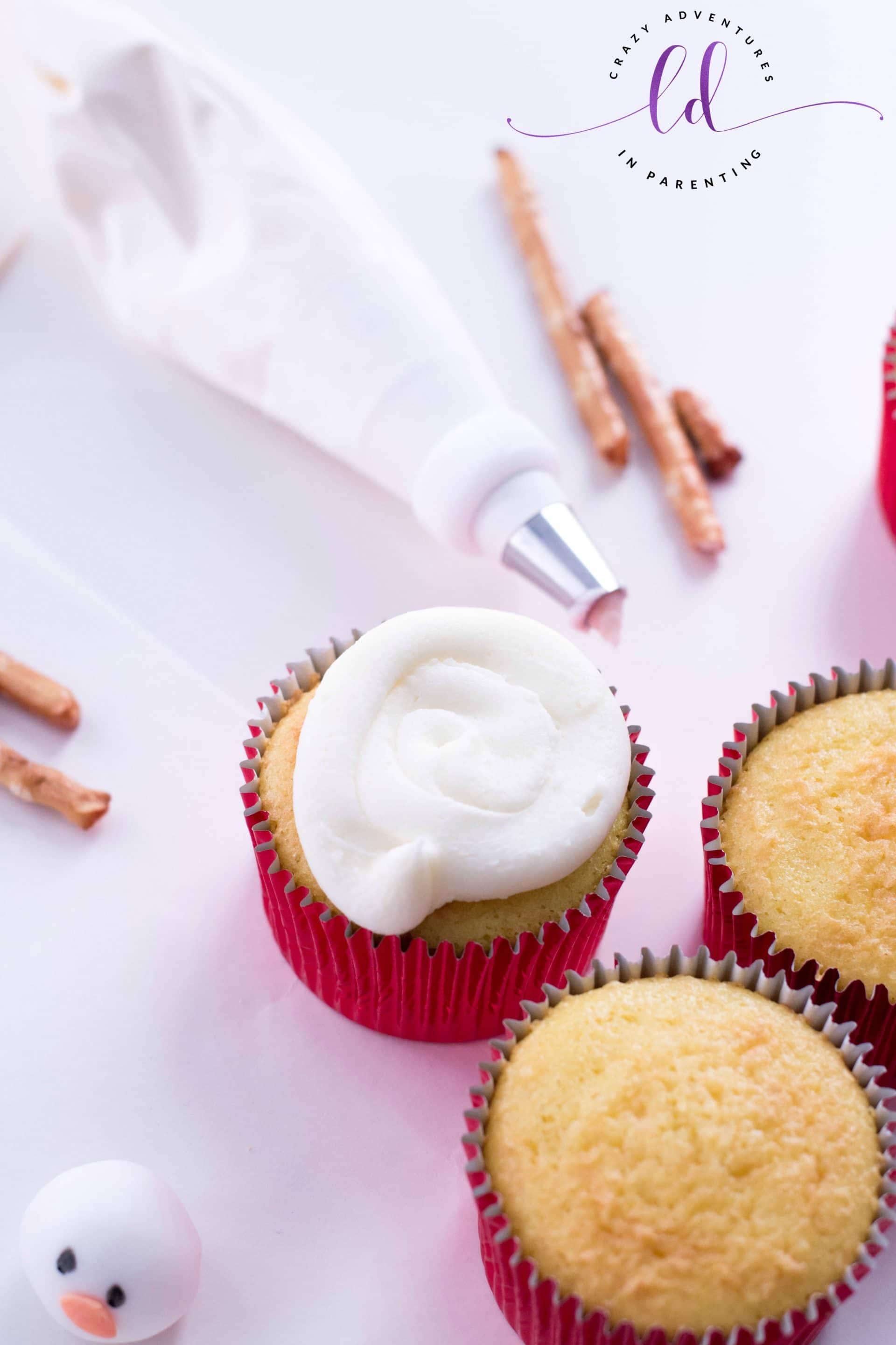 Frosting Snowman Cupcakes