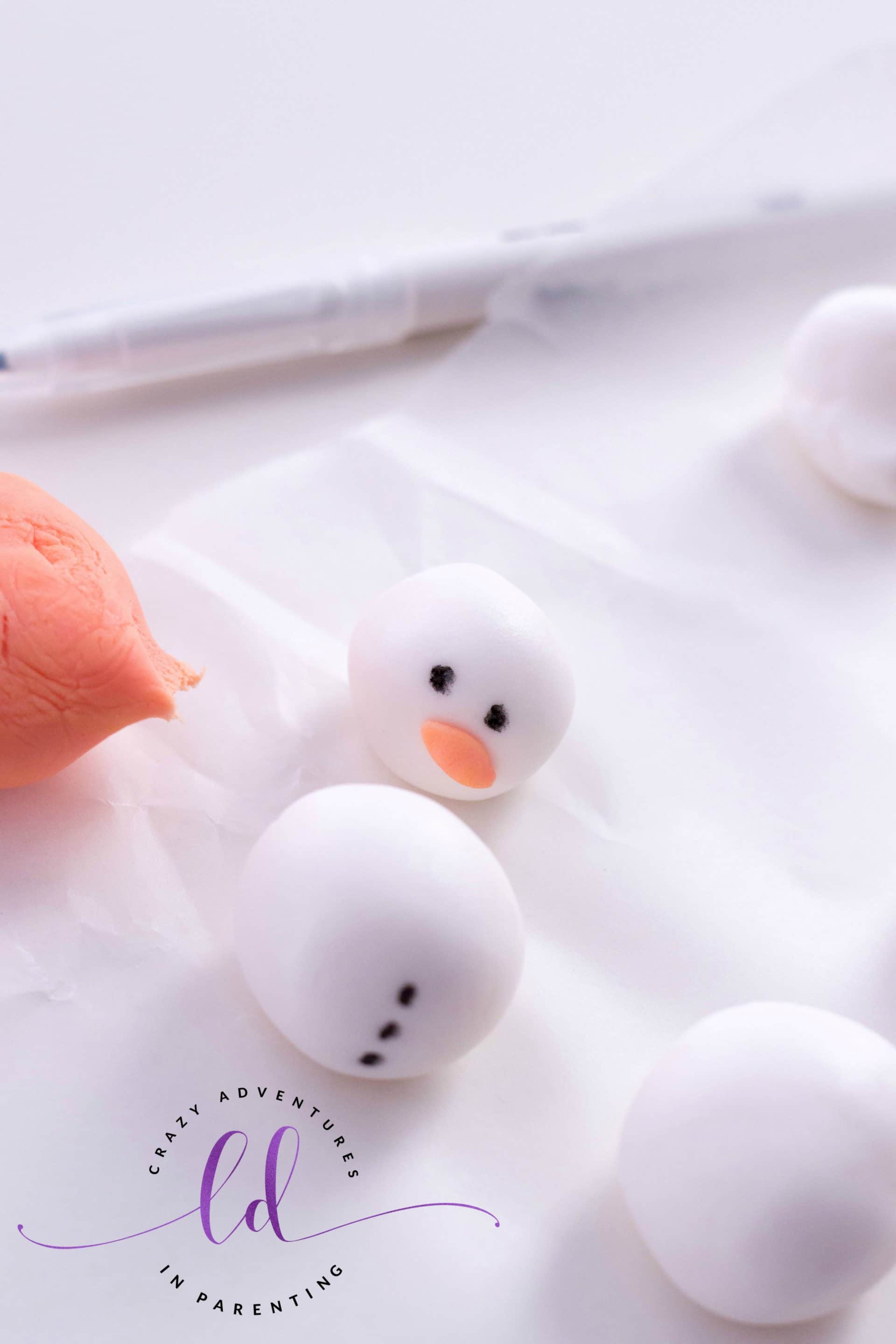 Making Snowman Cupcakes