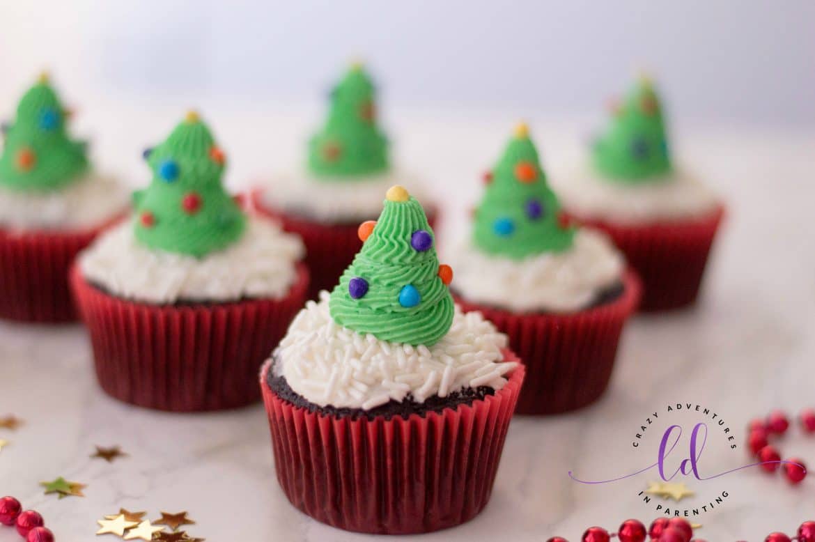 Christmas Tree Cupcakes with Buttercream Frosting | Crazy Adventures in ...