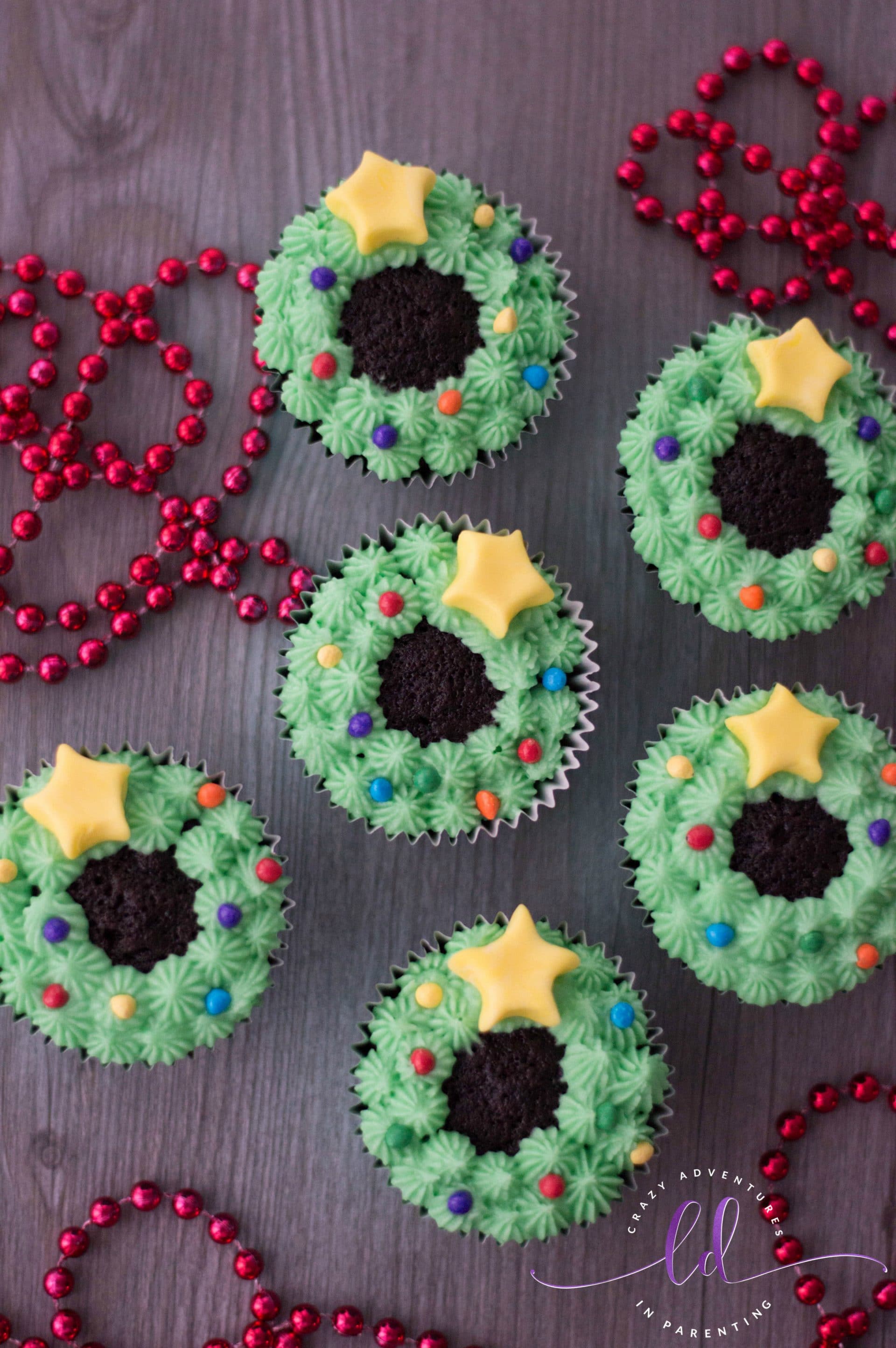 Easy to Decorate Christmas Wreath Cupcakes
