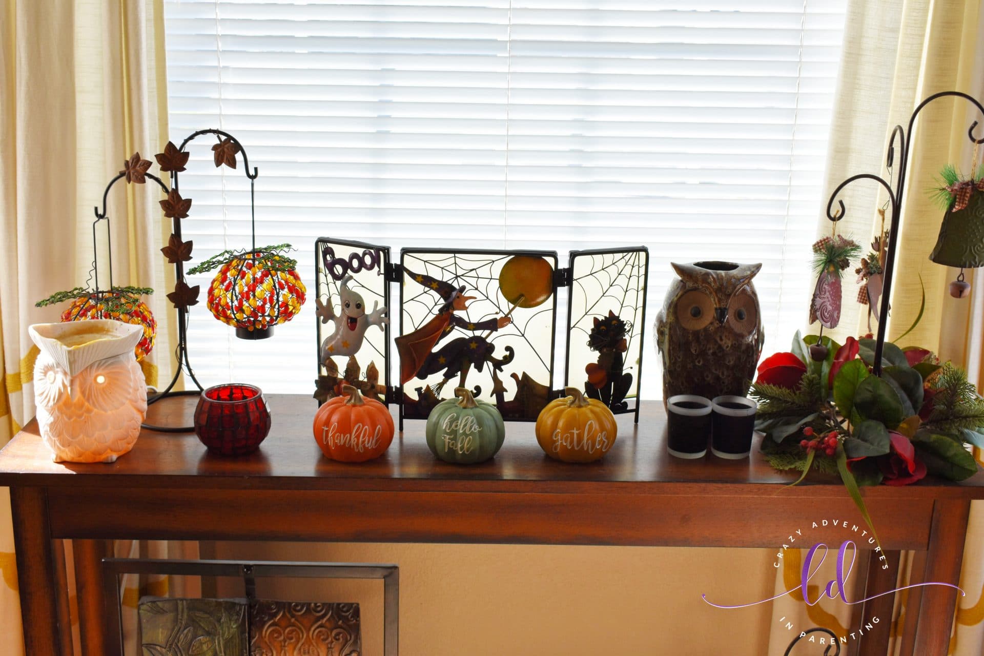 Front Table Halloween and Fall Decor