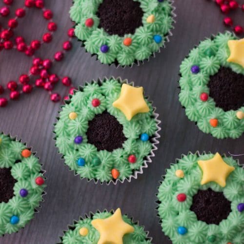 Simple Christmas Wreath Cupcakes
