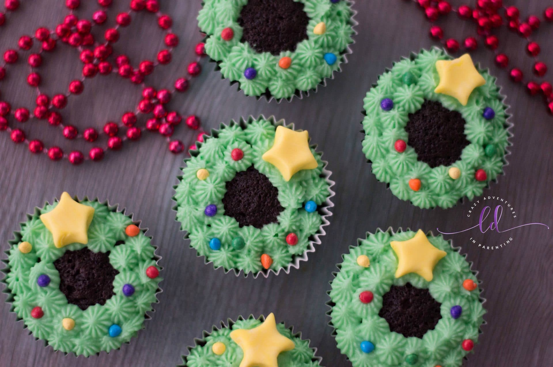 Simple Christmas Wreath Cupcakes