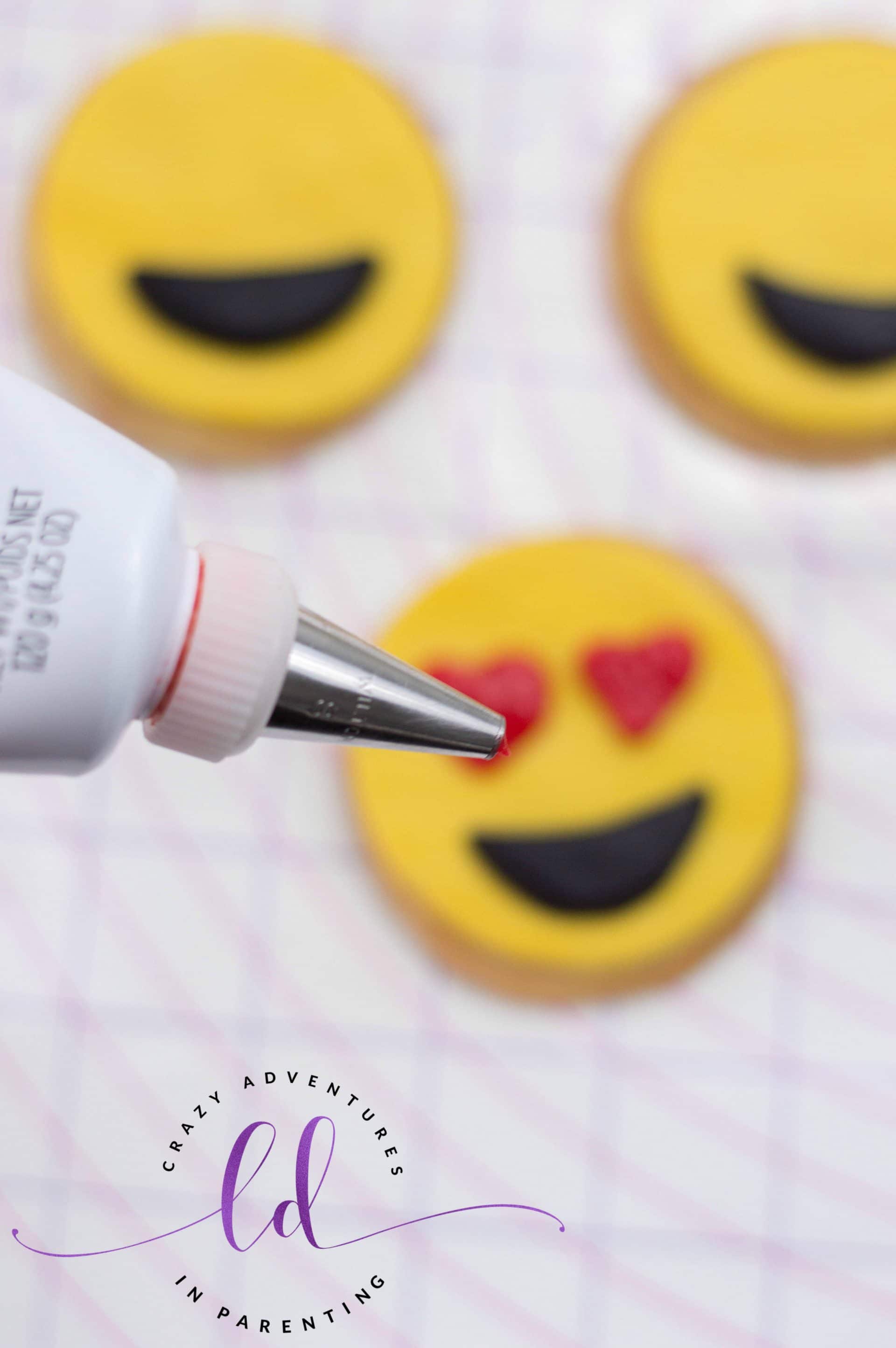 Decorate Eyes for Heart Eyes Emoji Cookies
