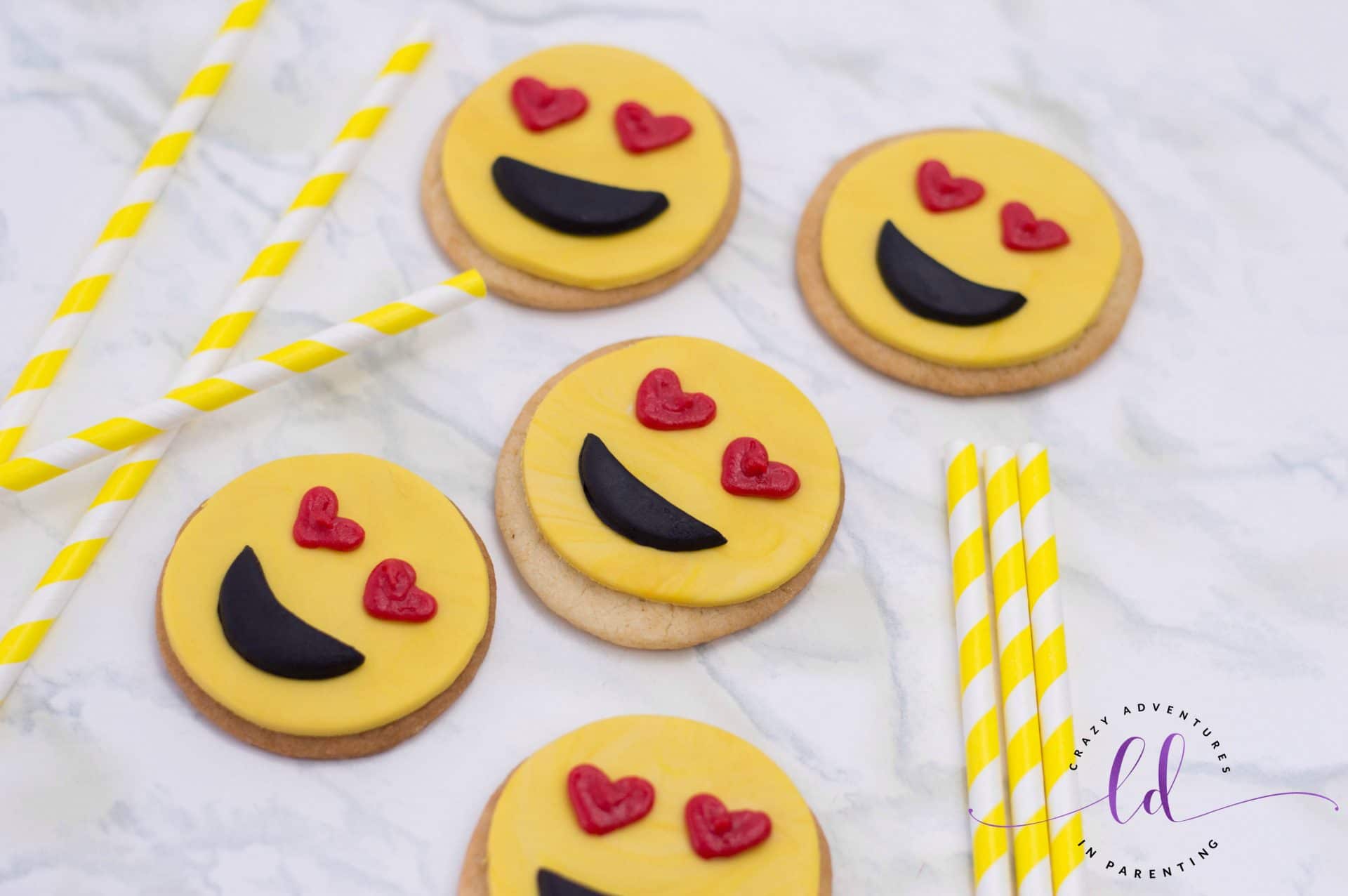 Easy Heart Eyes Emoji Cookies
