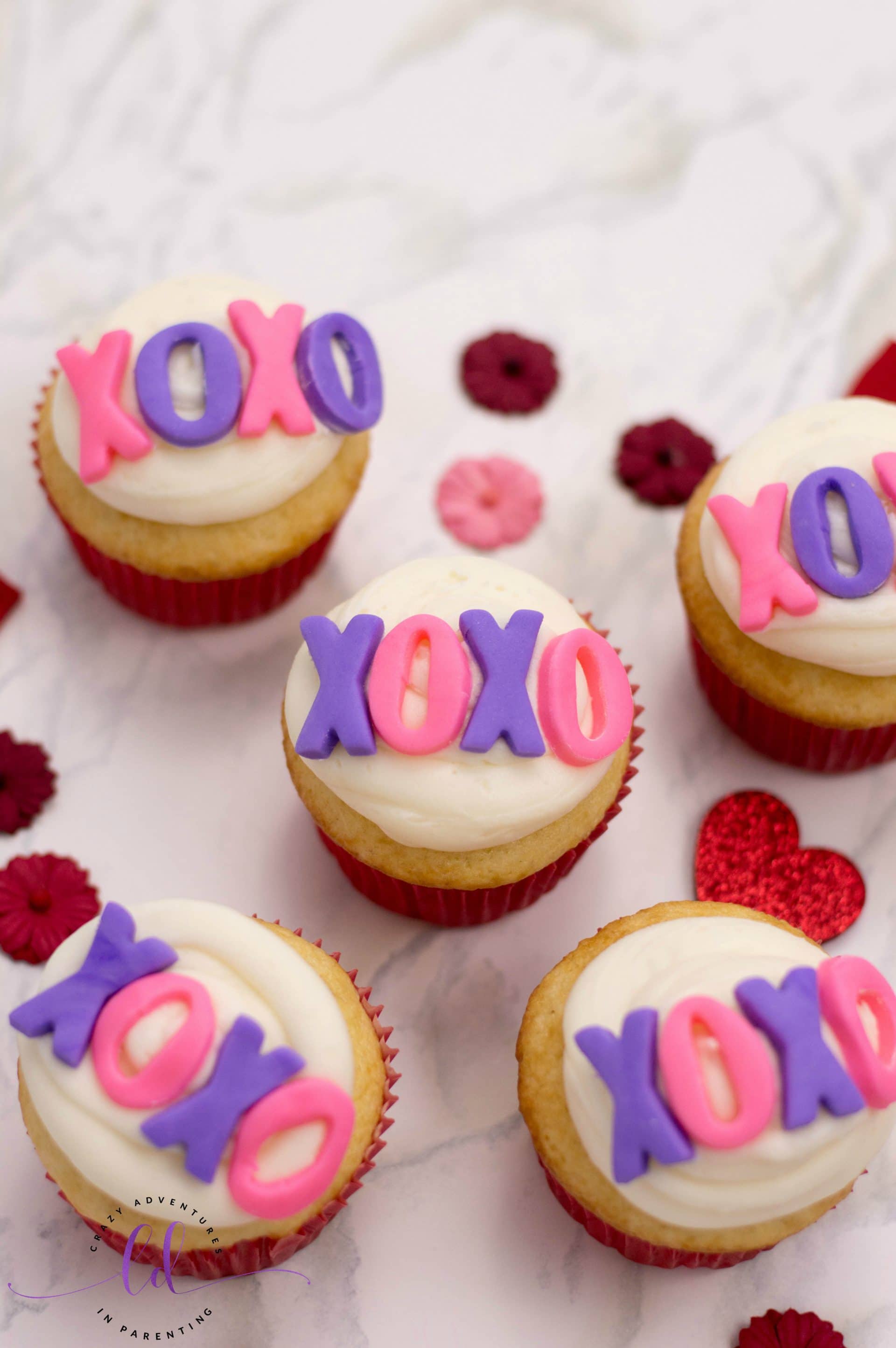 Simple XOXO Valentine's Cupcakes