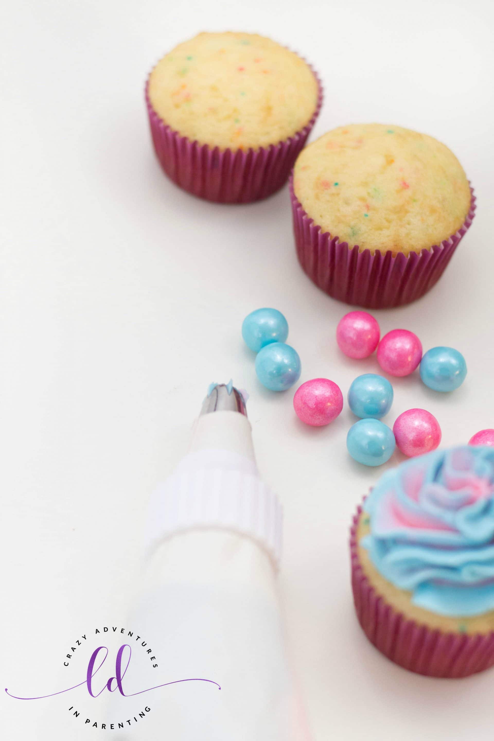 Wilton Star Tip to Decorate Bubblegum Cupcakes