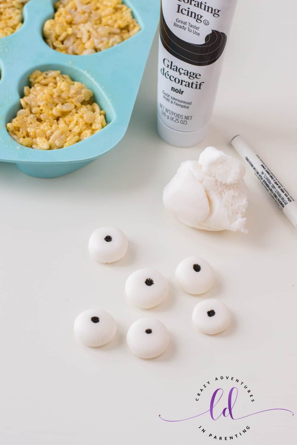 Drawing Eyeballs for Minions Valentine's Rice Krispies Treats