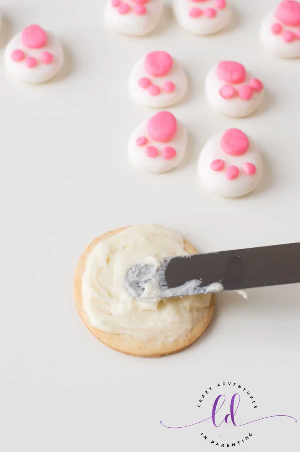 Frosting the Bunny Butt Cookies