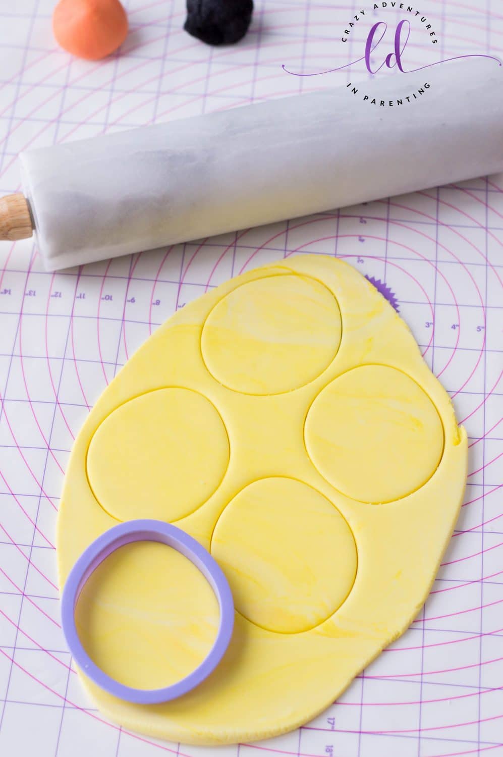 Cut out Fondant for Chick Cookies
