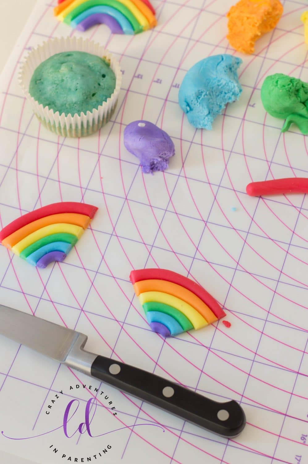 Slice Fondant for Rainbow Cupcakes