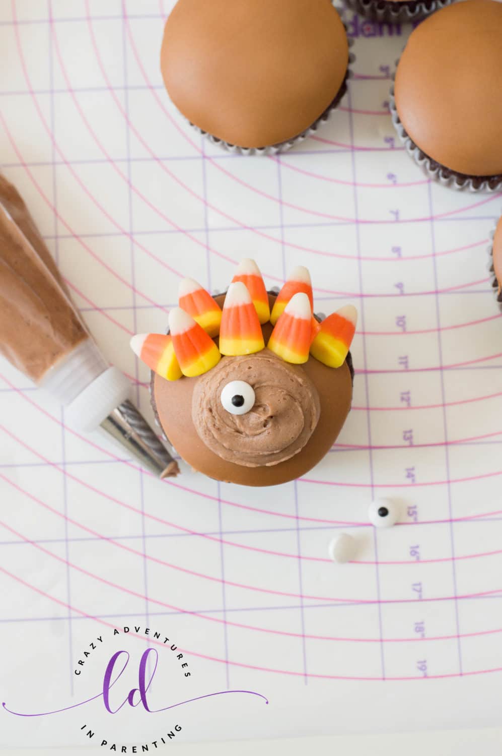 Pipe Frosting to Decorate Turkey Cupcakes