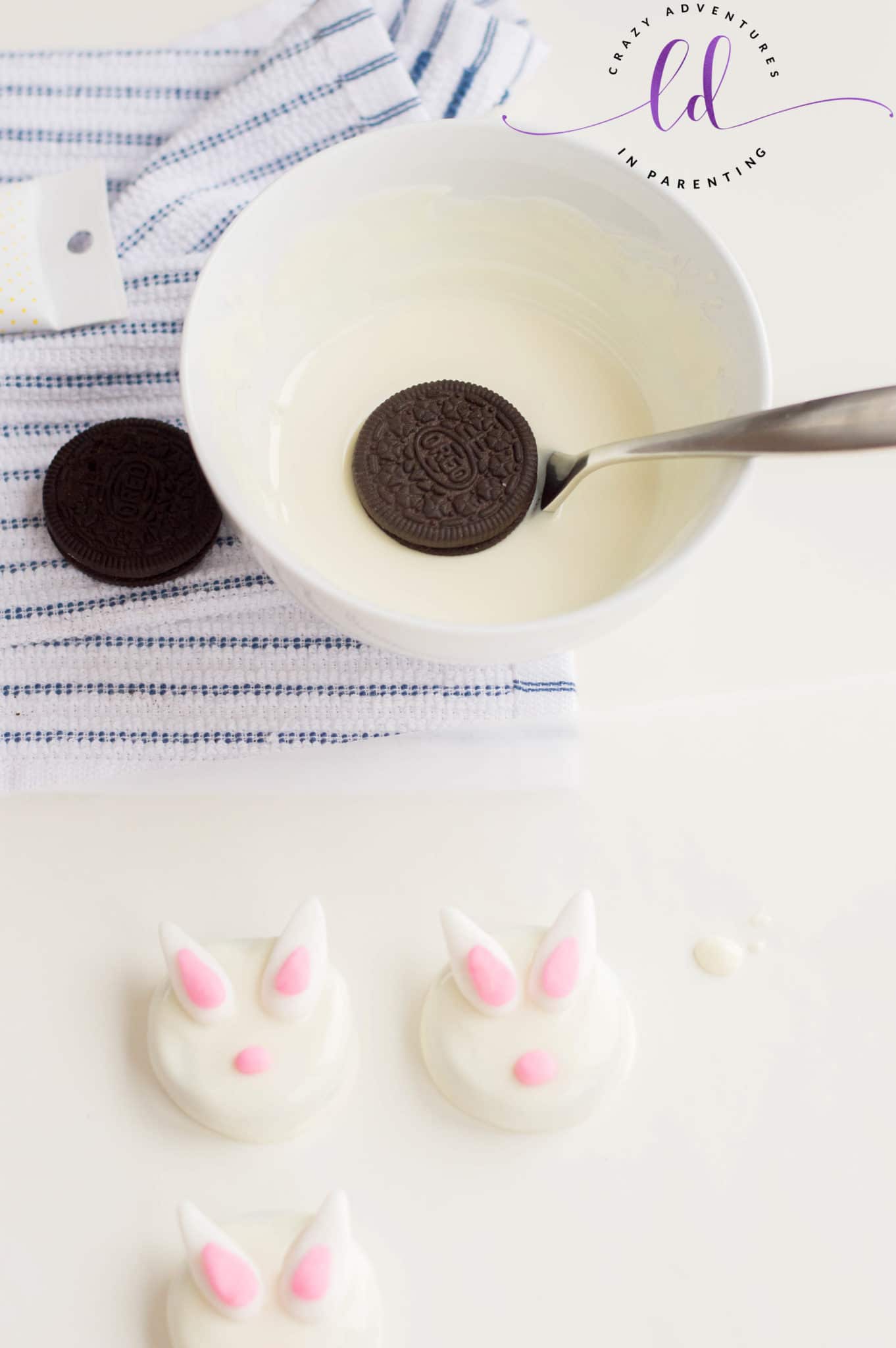 Dip Oreo Cookie into White Chocolate for Bunny Oreo Cookies