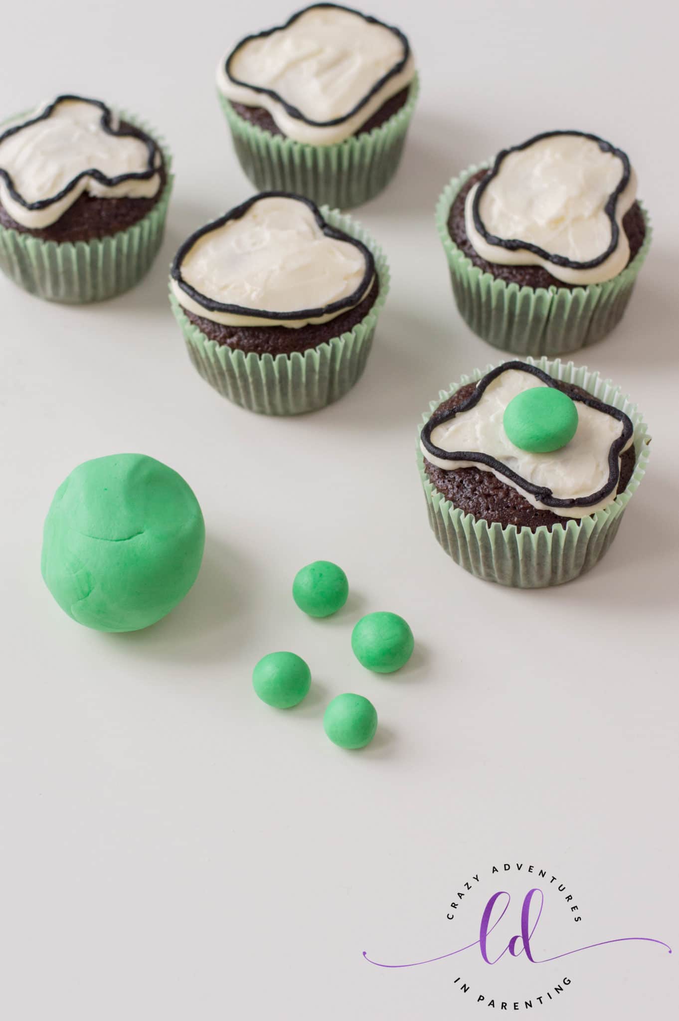 Form Fondant Egg Yolks for Green Eggs and Ham Cupcakes