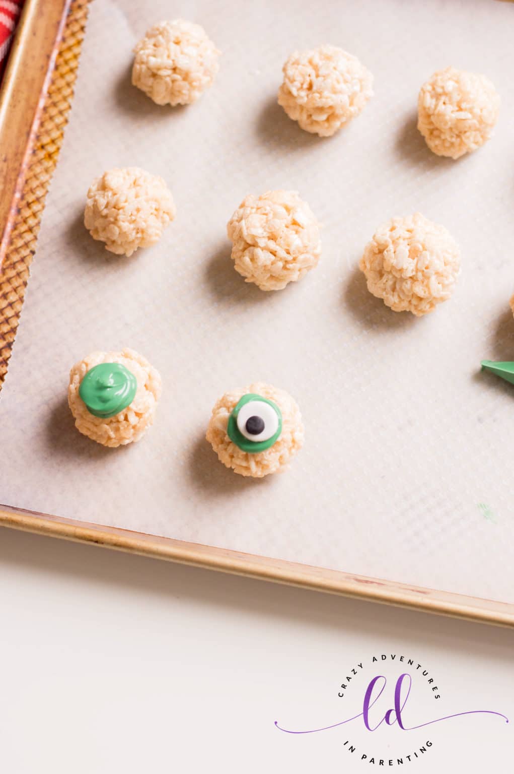 Halloween Eyeballs Rice Krispies Treats | Crazy Adventures in Parenting